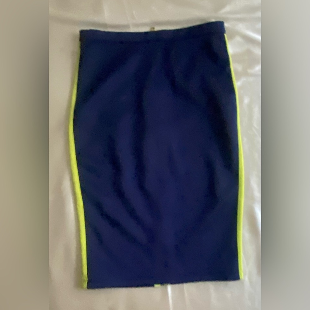 Sport elegant skirt With the stylish straps on the sides zipper on the back.